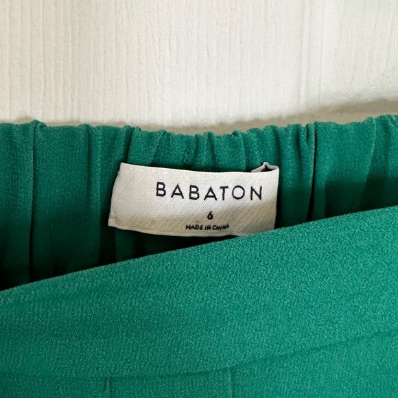 Aritzia (Babaton) Shorts - Green - Size 6 - Picture 3 of 4